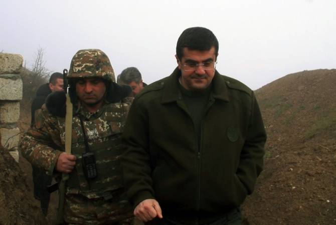 Arayik Harutyunyan a débuté l’année par une visite du front