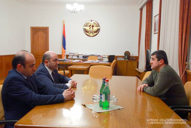 رئيس آرتساخ أرايك هاروتيونيان يستقبل وفد كتلة«أرمينيا النيرة»ببرلمان أرمينيا بقيادة إدمون ماروكيان
