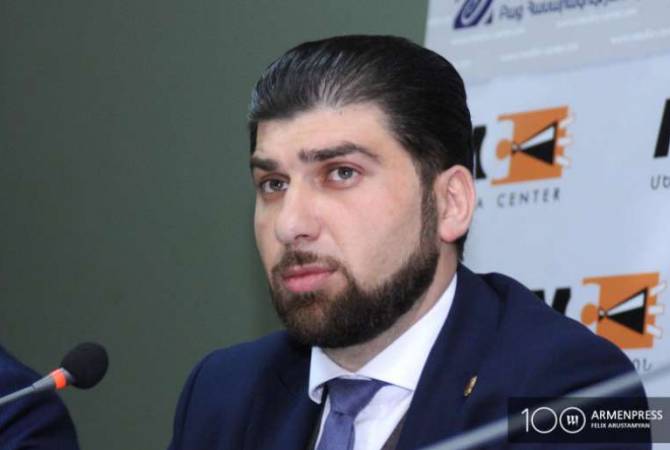 David Sanasaryan a écrit une lettre de démission du poste de chef du service de contrôle de 
l'État