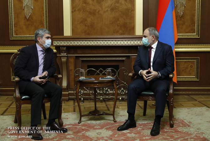 Пашинян с Арамом Саркисяном и Гургеном Арсеняном обсудил вопрос проведения 
внеочередных выборов