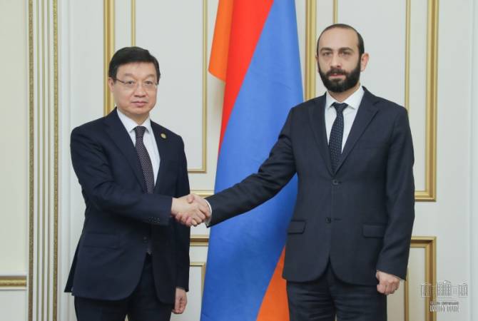 رئيس البرلمان الأرميني آرارات ميرزويان اليوم سفير كازاخستان تيمور أورازاييف وبحث مسألة أسرى الحرب