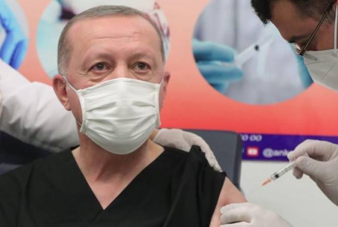 Эрдоган сделал прививку от коронавируса

