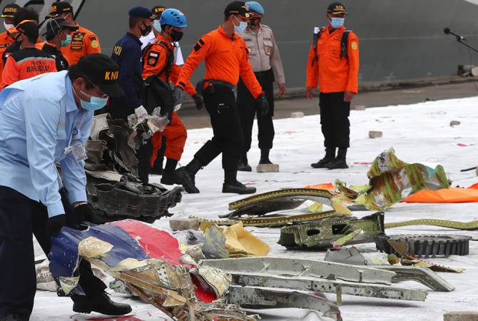 В Индонезии, предположительно, нашли "черный ящик" упавшего самолета