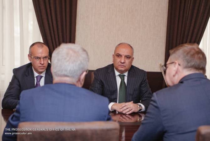 Военный прокурор Армении встретился с родственниками погибших и пропавших без 
вести военнослужащих
