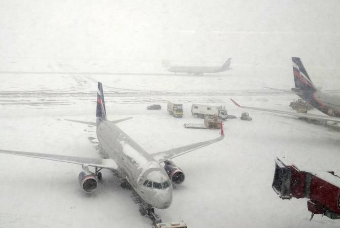 В Москве из-за сильного снегопада отменено и задержано  более 20 рейсов 