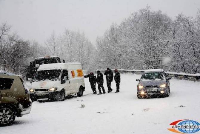 Спасатели вывели из снега 7 автомобилей

