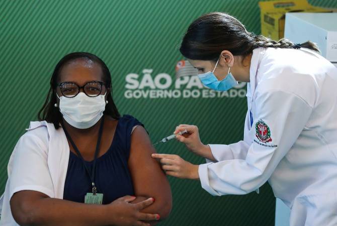 В Бразилии разрешили британскую и китайскую вакцины против COVID-19
