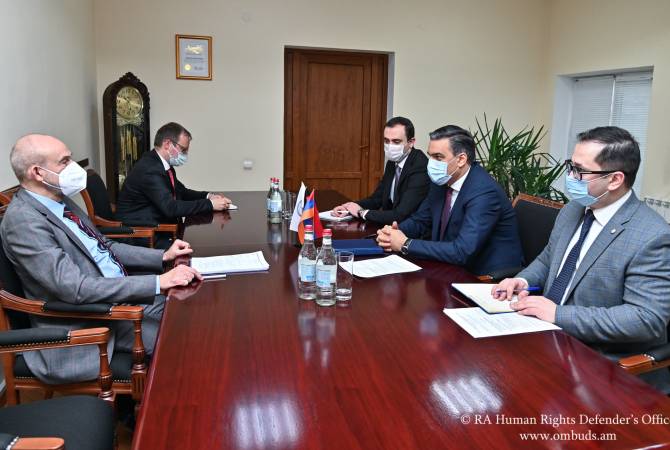 Омбудсмен Армении представил послу ФРГ вопросы возвращения армянских пленных


