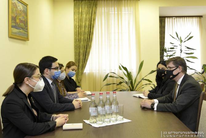 Armenian minister introduces Dutch Ambassador on roadmap of judicial reforms