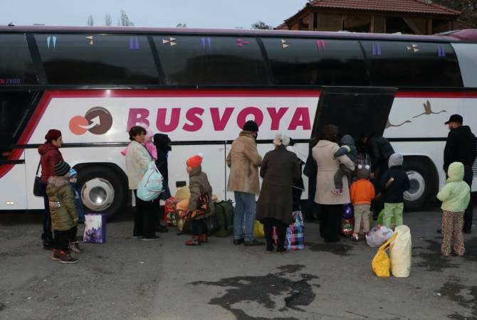 В сопровождении миротворцев РФ в Нагорный Карабах вернулись 50 тыс. 658 человек