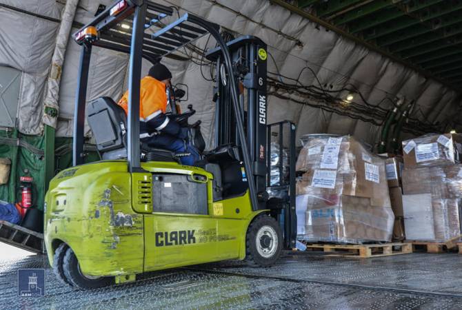 Спецрейсом министерства обороны Германии в Ереван прибыло около 30 тонн 
гуманитарной помощи