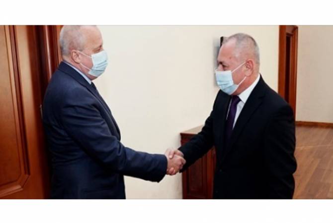 Armenian minister, Russian Ambassador discuss return of POWs from Azerbaijan