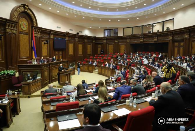 Le Parlement convoque une session extraordinaire