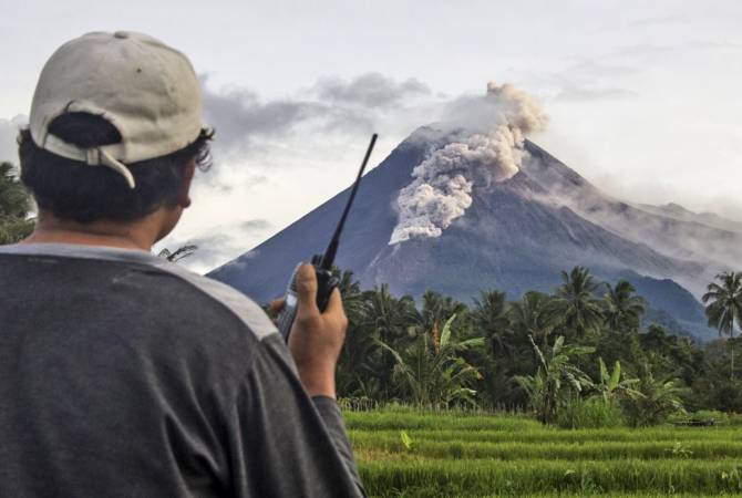 В Индонезии началось извержение самого активного вулкана
