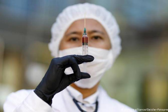 В Китае десятки людей арестованы за продажу поддельной COVID-вакцины
