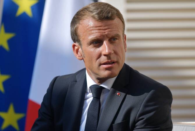 Macron en russe a appelé à la libération d'Alexei Navalny