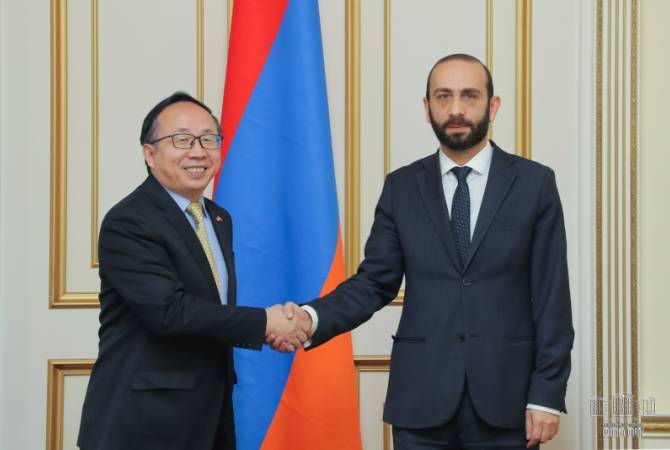 От возвращения пленных до армяно-китайских экономических связей: встреча Мирзояна  
с послом Китая

