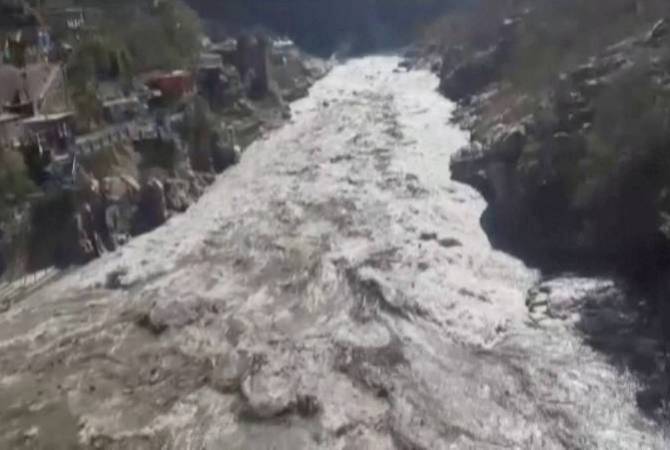  Более 150 человек пропали без вести при сходе ледника в Индии

  