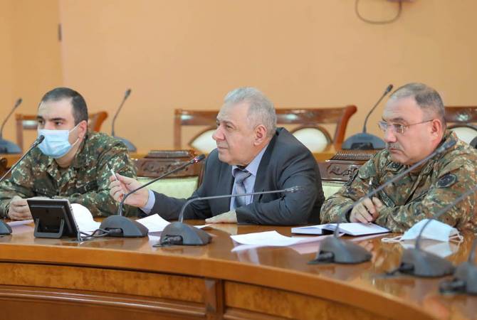 Министр обороны Армении встретился с родственниками пропавших без вести 
военнослужащих

