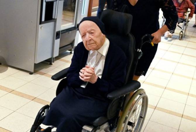 Французская долгожительница победила COVID-19 перед своим 117-летием
