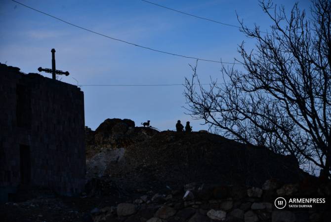 Ադրբեջանցի զինծառայողները կրակում են Սյունիքի գյուղերի անմիջական 
հարևանությամբ. ՄԻՊ