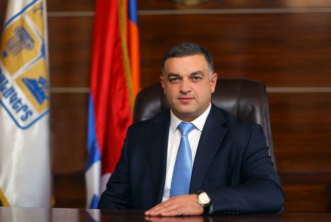 Мэр Степанакерта призывает сердобольных людей участвовать в ликвидации последствий 
войны
