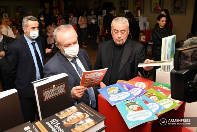 В День дарения книги армянские издательства представили свои издания

