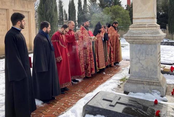 تكريم ذكرى ميلاد شاعر عموم الأرمن هوفهانيس تومانيان بقدّاس وزيارة قبره في تبليسي-جورجيا 