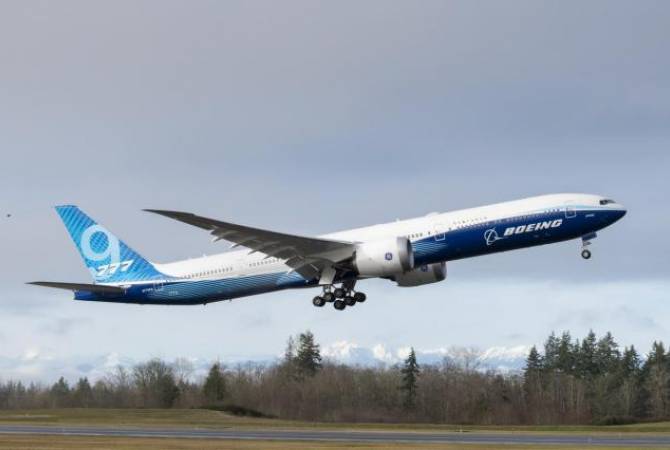 Авиакомпания Boeing рекомендовала всем авиалиниям приостановить полеты на Boeing 
777