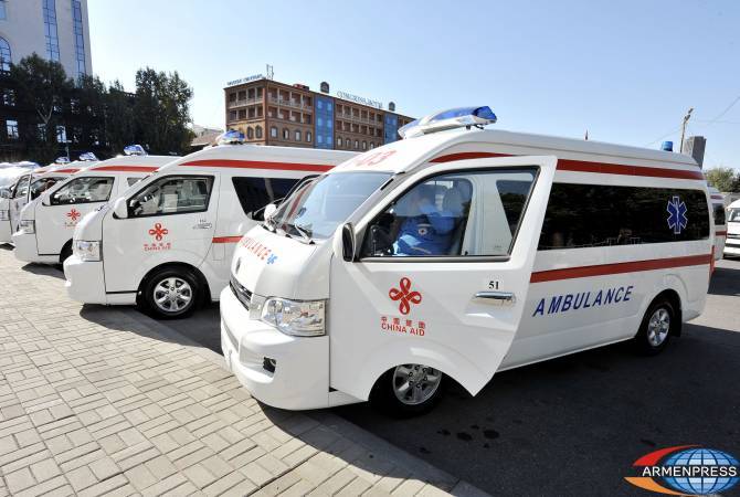 МЧС Армении получило 4 машины скорой помощи

