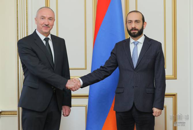 Armenia Parliament Speaker receives Ambassador of Belarus