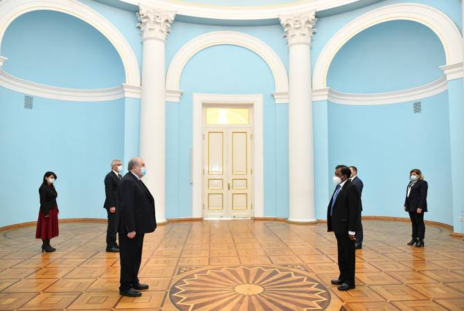 Newly appointed Ambassador of Sri Lanka to Armenia delivers credentials to President 
Sarkissian
