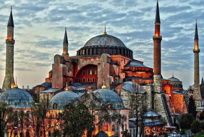 Греция призывает вернуть Айя-Софии в Стамбуле статус музея