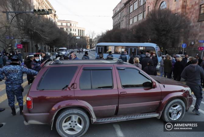 В разных частях Еревана прошли акции неповиновения

