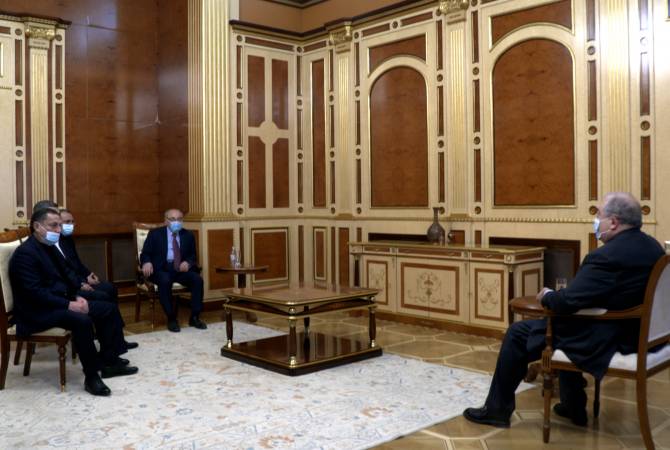 Президент Армении встретился с лидерами Движения за спасение отечества

