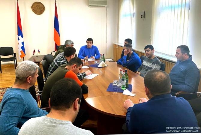 Президент Арцаха в Ереване провел встречу с группой жителей Гадрутского района

