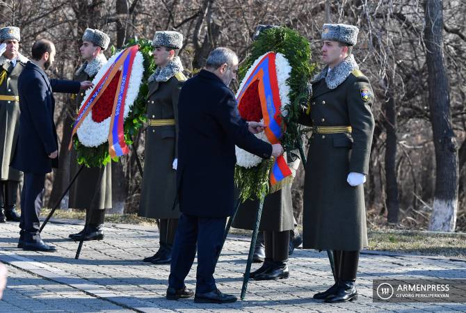 Премьер-министр Пашинян почтил память жертв Сумгаитского преступления