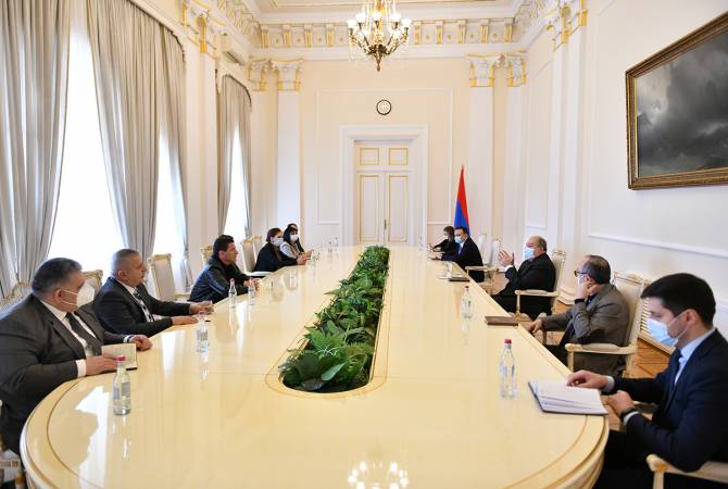 Армен Саркисян встретился с группой депутатов, не входящих во фракции НС
