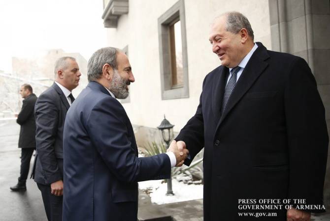 رئيس الوزراء نيكول باشينيان يزور منزل رئيس الجمهورية أرمين سركيسيان