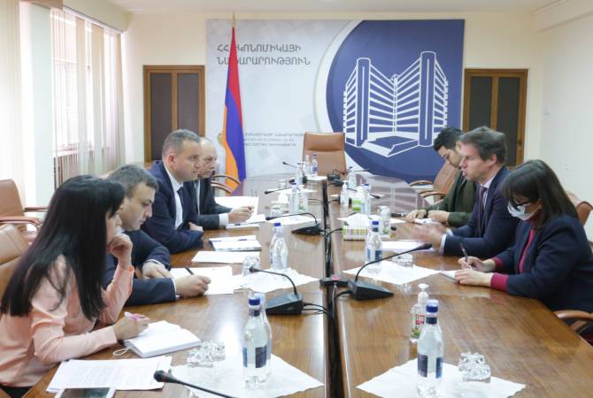 Министр экономики Армении и посол Франции обсудили важность совместных 
экономических программ 

