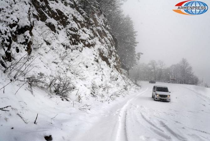 В Армении, в связи с погодными условиями, есть закрытые и труднопроходимые дороги


