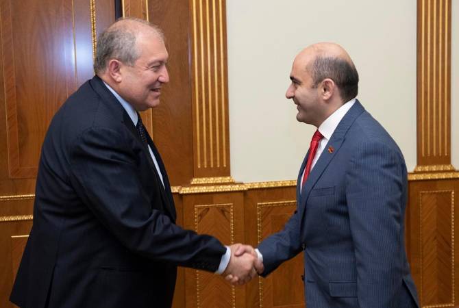 رئيس الجمهورية أرمين سركيسيان يستقبل رئيس كتلة «أرمينيا النيّرة» إدمون ماروكيان وبحث الوضع 
بالبلاد
