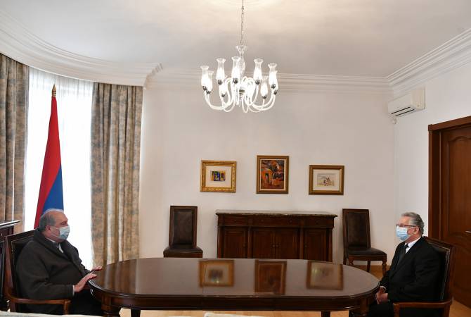 Посол Кипра в Армении вручил Армену Саркисяну верительные грамоты