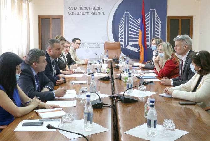 Ваан Керобян принял делегацию регионального директора ВБ по Южному Кавказу

