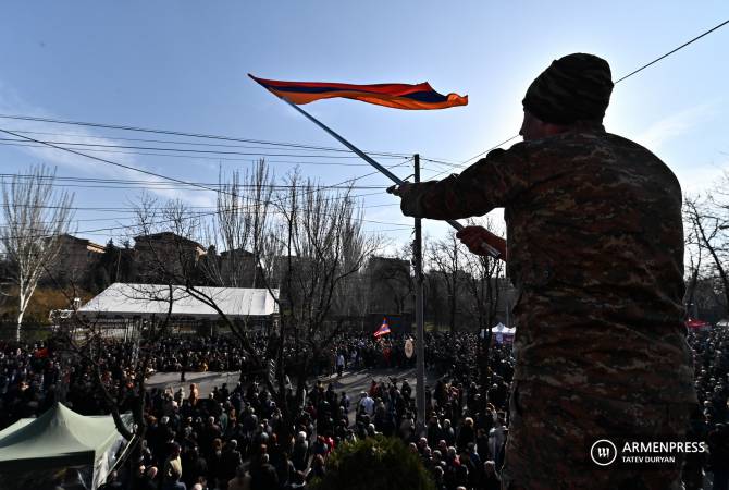 На проспекте Баграмяна стартовал митинг  Движения  «За спасение Отечества».
