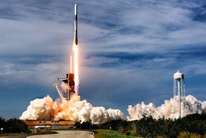  SpaceX запустит на орбиту тяжелую ракету-носитель Falcon 9 с партией из 60 спутников 
Starlink 