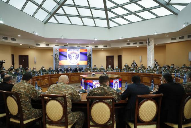رئيس الوزراء نيكول باشينيان يجري مشاورات مع كبار المسؤولين العسكريين في وزارة الدفاع بحضور وزير 
دفاع أرمينيا