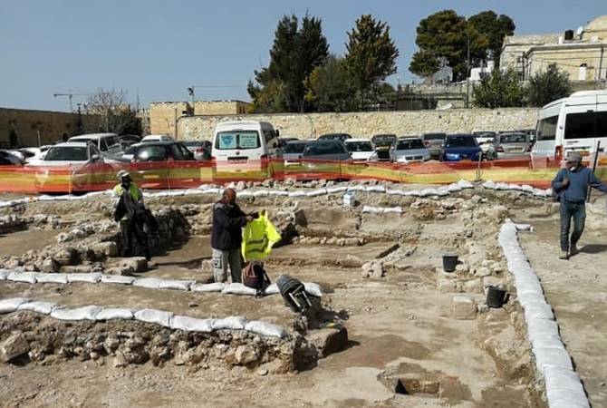 Во время ремонта армянского детского сада в Иерусалиме обнаружены археологические 
материалы

