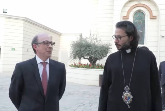 بإطار زيارته لدولة الإمارات العربية المتحدة وزير خارجية أرمينيا آرا أيفازيان يزور الكنسية والمدرسة الأرمنية 
بالشارقة  