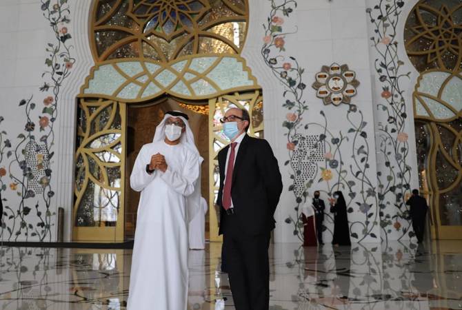 В рамках визита в ОАЭ Ара Айвазян посетил мечеть “Шейх Зайед”

